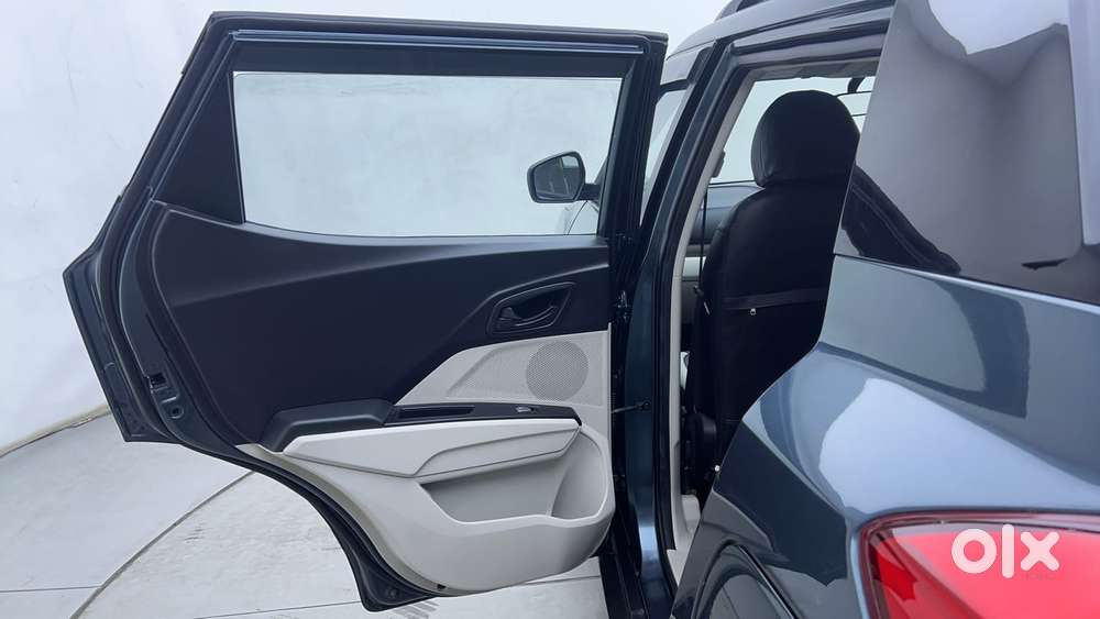 Mahindra Xuv300 1.2 W6 Amt Petrol, 2023, Petrol