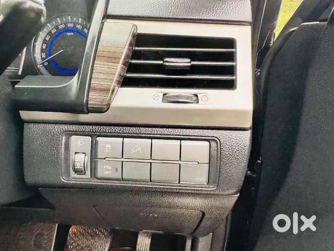 Mahindra Alturas G4, 2022, Diesel