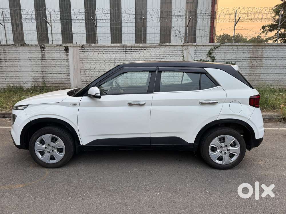 Hyundai Venue E, 2021, Petrol