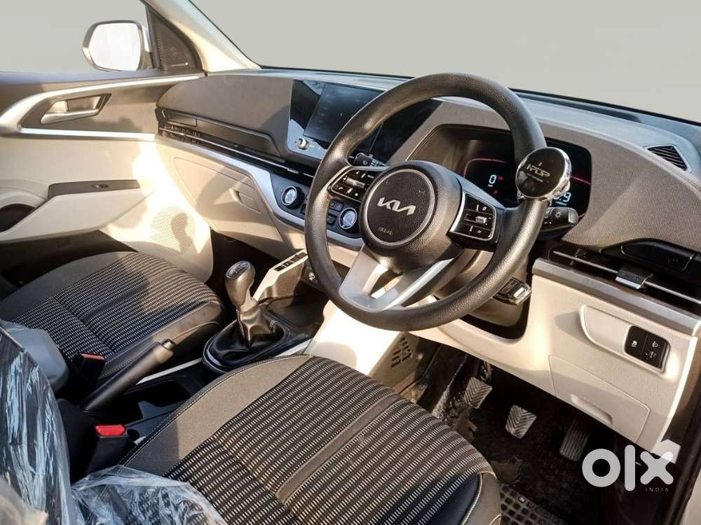 Kia Carens G 1.5 6mt Premium (o) 7-seater, 2023, Petrol