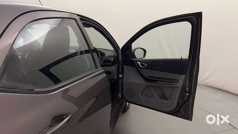 Tata Tiago Xz, 2016, Petrol