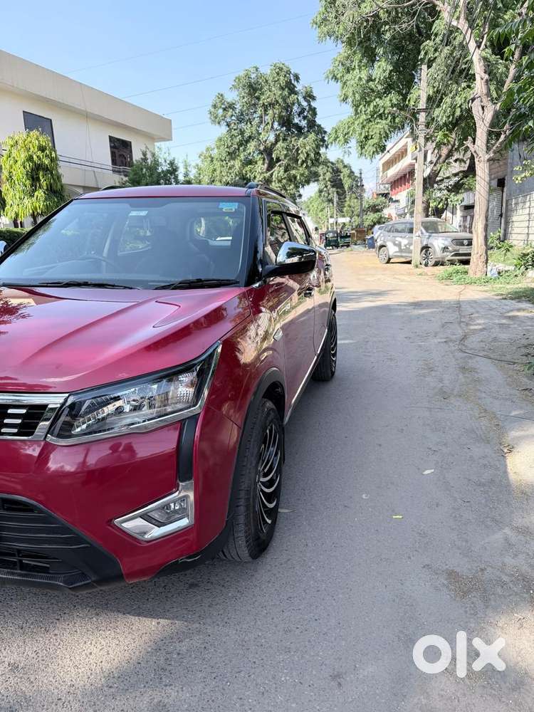 Mahindra Xuv300 1.2 W6 Amt Petrol, 2023, Petrol