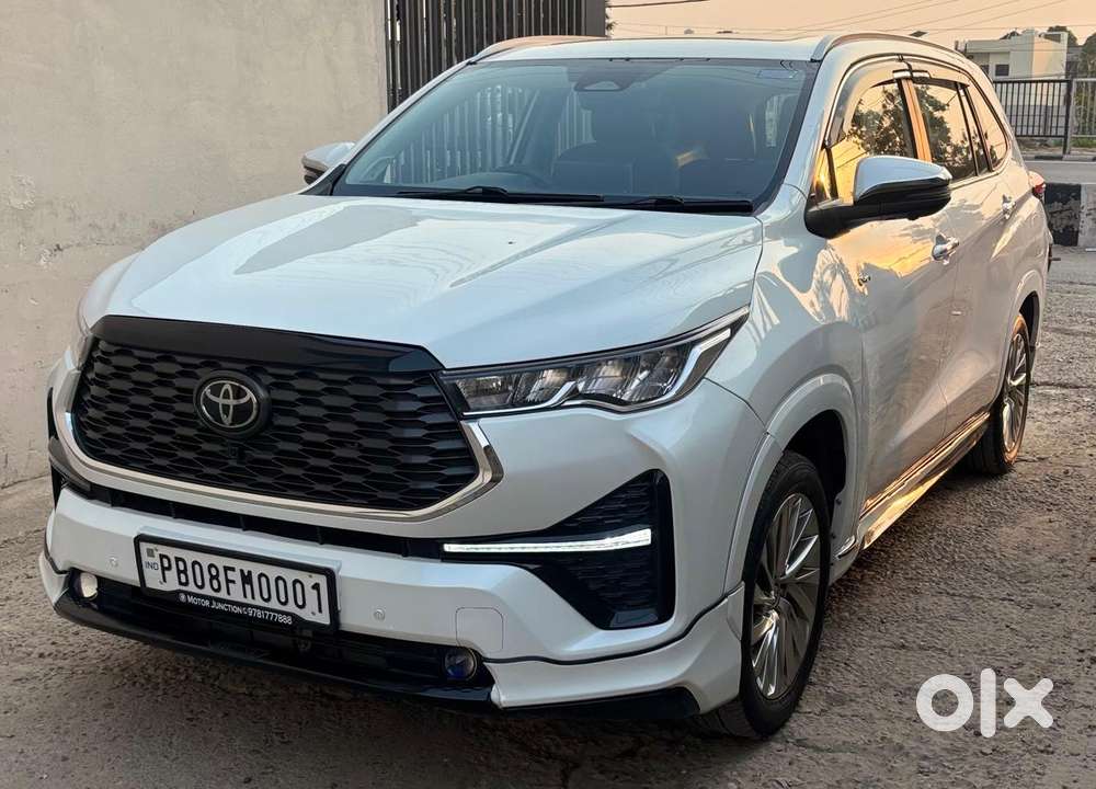 Toyota Innova Hycross, 2025, Petrol