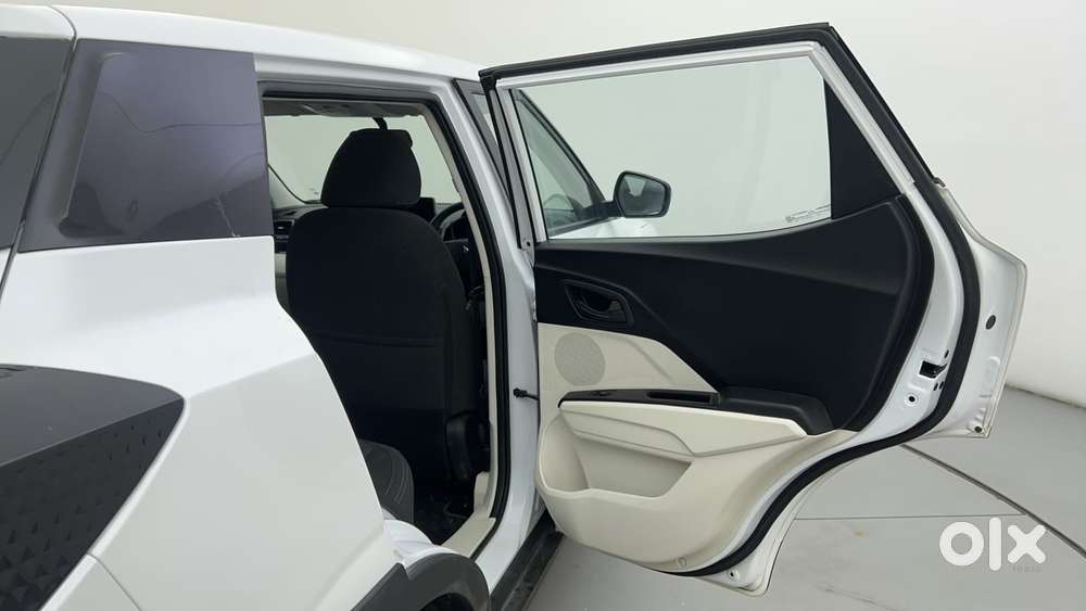 Mahindra Xuv 3xo Ax5 Pm At, 2024, Petrol