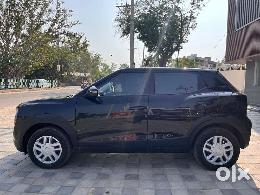 Mahindra Xuv 3xo Mx1 Pm Mt, 2025, Petrol