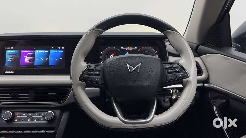 Mahindra Xuv700 2.0 Ax 5 Petrol Mt 7 Str, 2024, Petrol