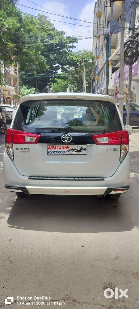 Toyota Innova Crysta 2.4 G Plus Mt 8 Str, 2024, Diesel