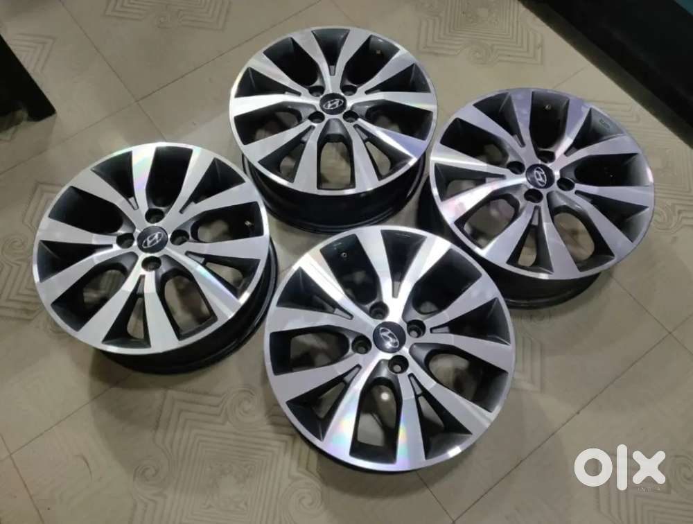 16}inch Verna Fluidic Oe Diamond Cut Alloy wheel set of 4 lite used
