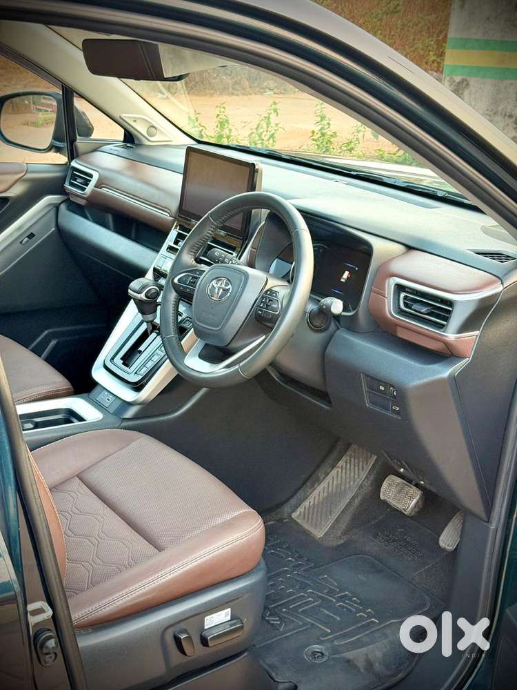 Toyota Innova Hycross 2.0 Zx (o) Hybrid 7 Str, 2023, Petrol