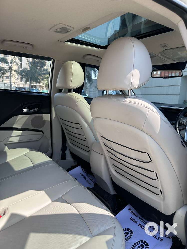 Mahindra Xuv300 W8 (o) 1.5 Diesel Amt, 2023, Diesel