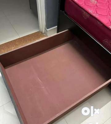 Sagwan wood deals bed old olx