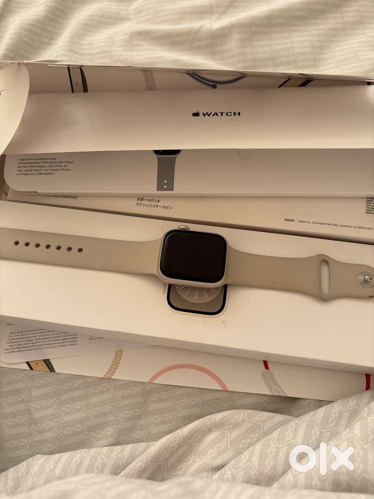 Apple watch - Accessories in undefined, - 1845925357