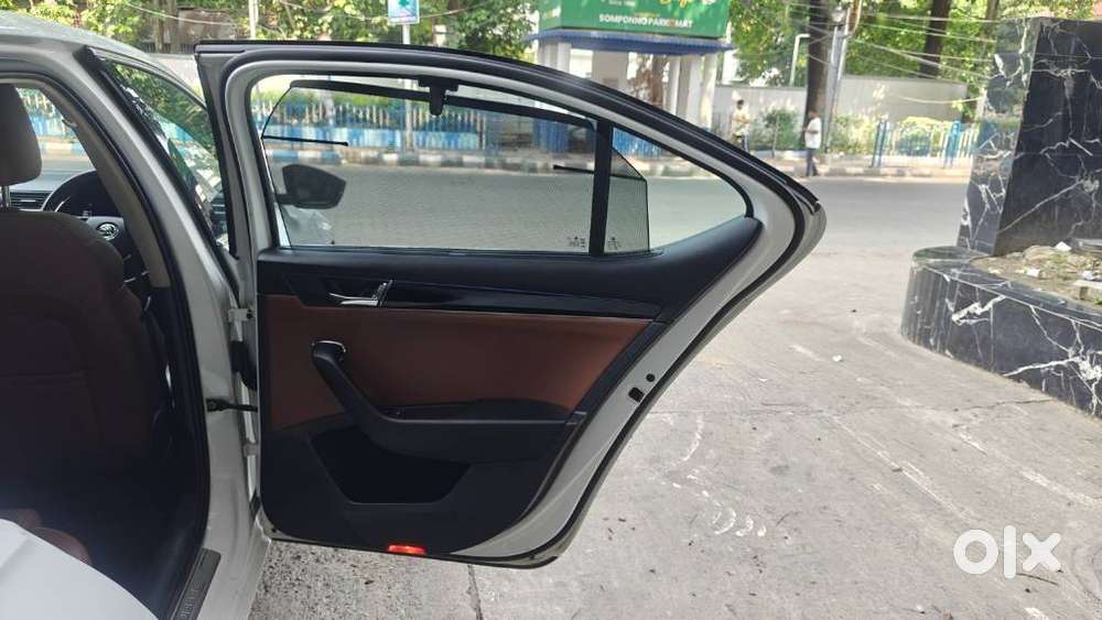 Skoda Superb 2.0 L&k Tsi At, 2022, Petrol