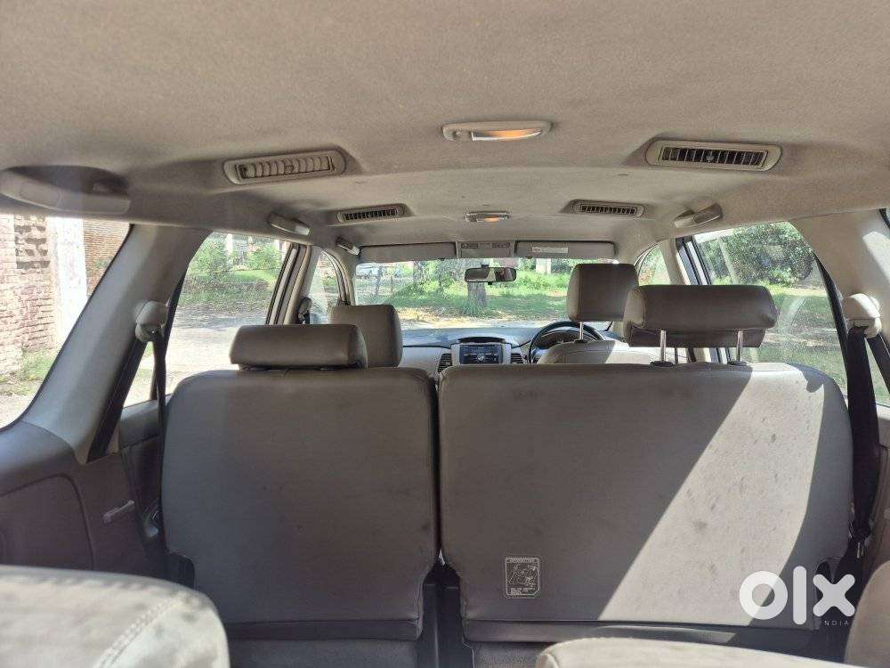 Toyota Innova 2.5 G (diesel) 8 Seater, 2015