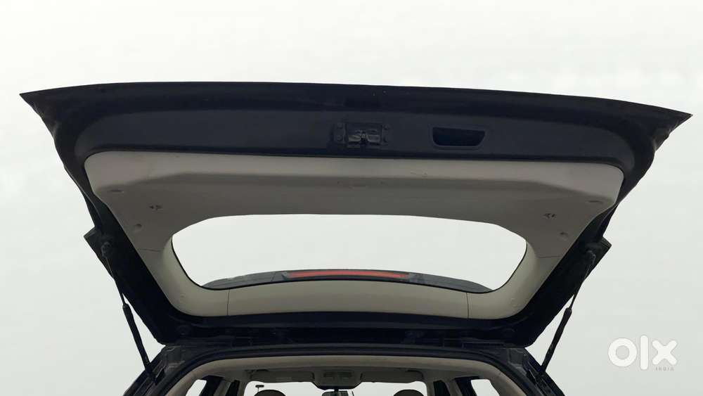 Mahindra Xuv300 W8, 2022, Petrol