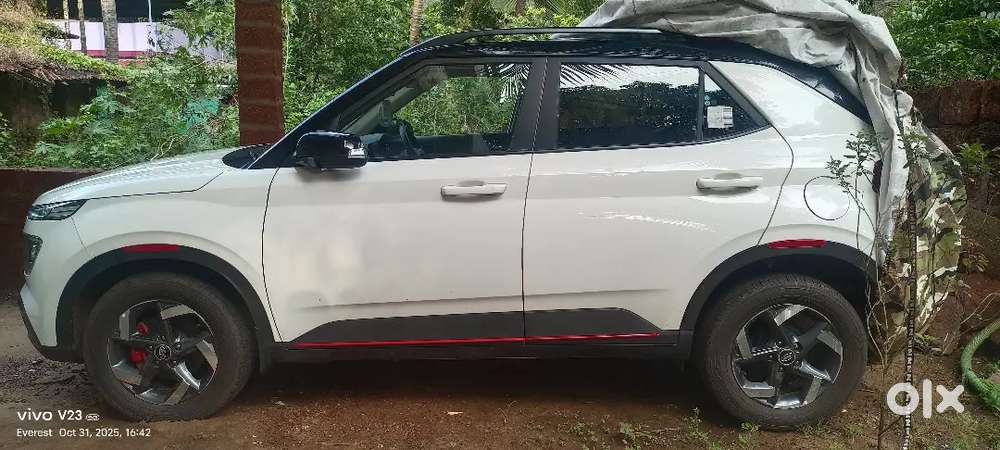 Hyundai Venue 2021 Petrol Well Maintained