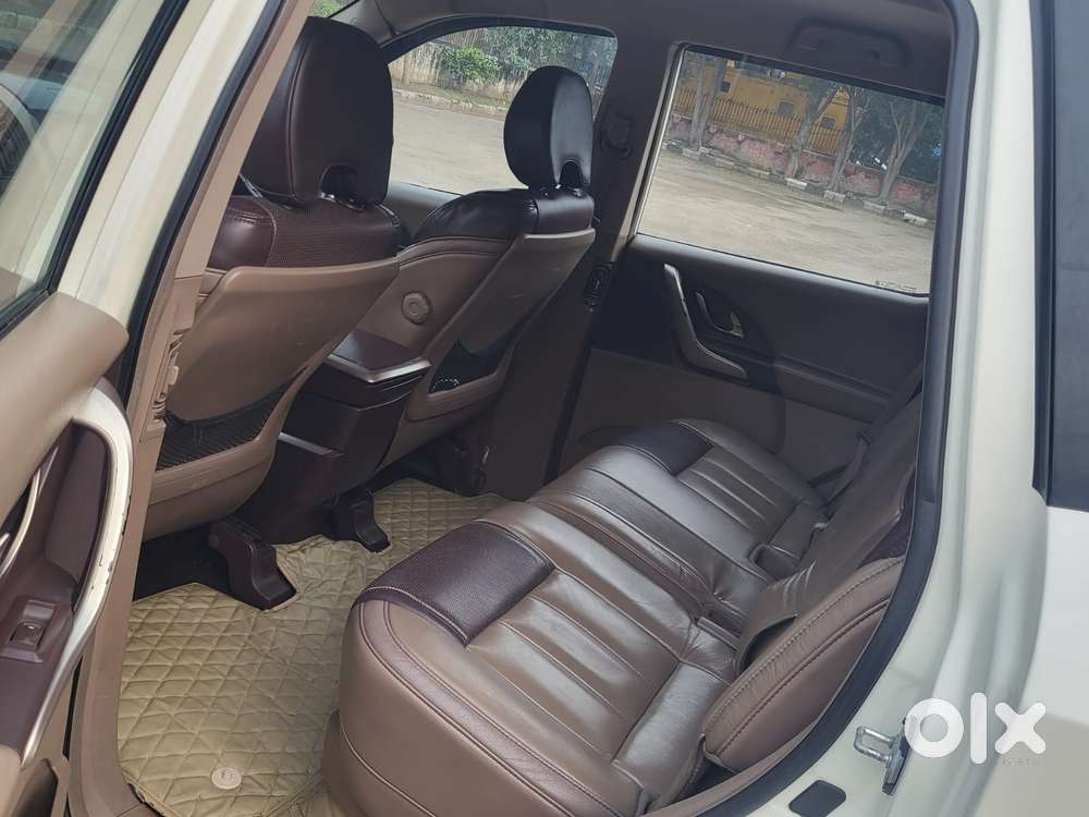 Mahindra Xuv500 W8, 2015