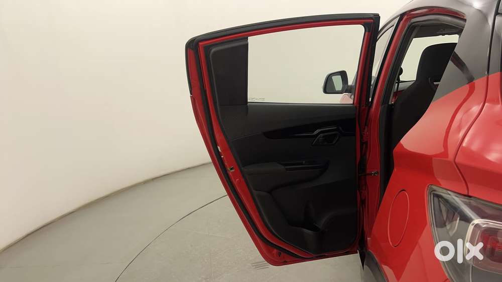 Mahindra Kuv 100 2016-2017 Mfalcon G80 K8 Dual Tone, 2017, Petrol