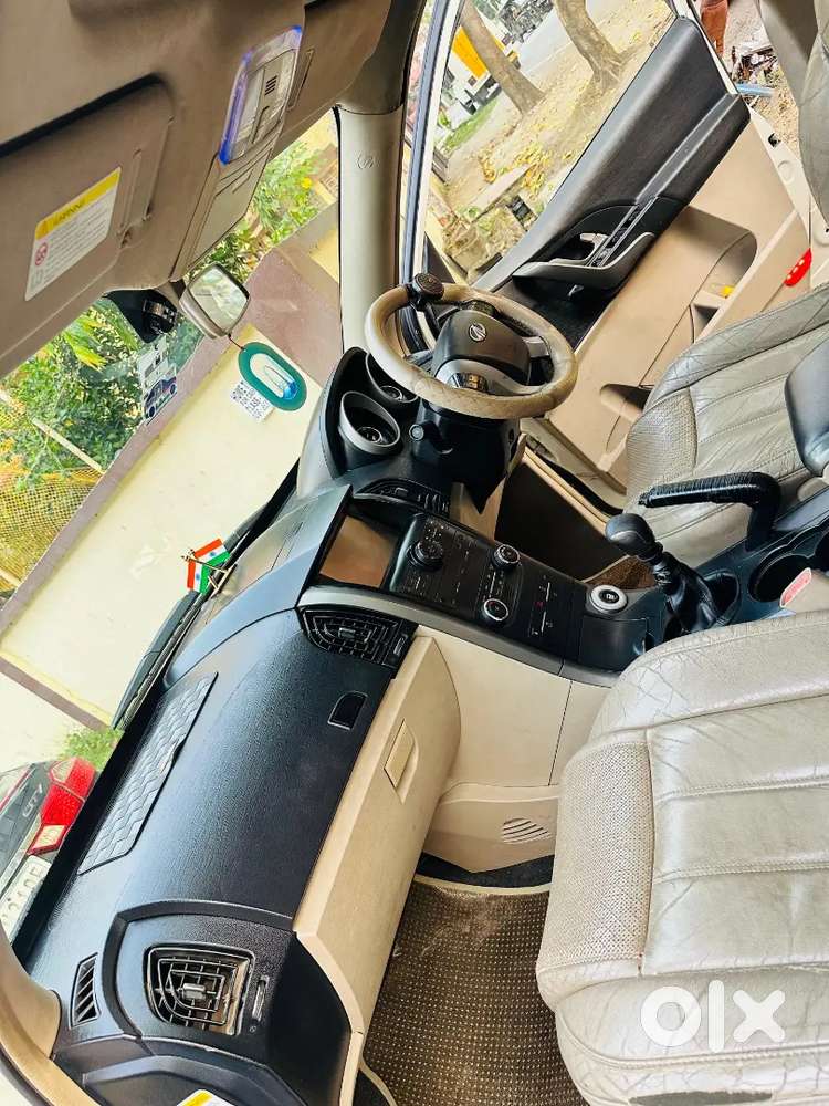 Very Good Condition Car Xuv. W10 Sunroof