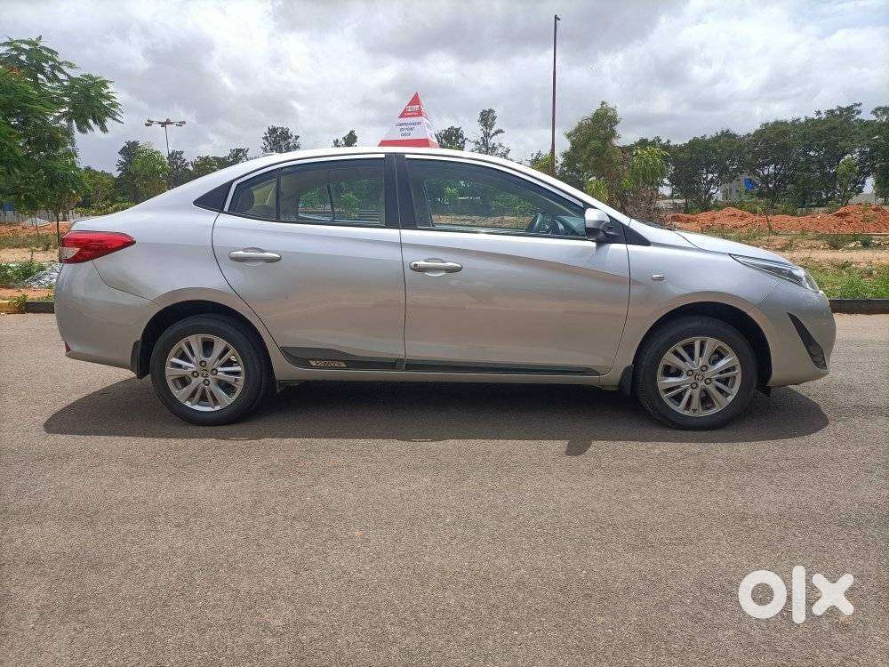 Toyota Yaris J Cvt, 2020, Petrol