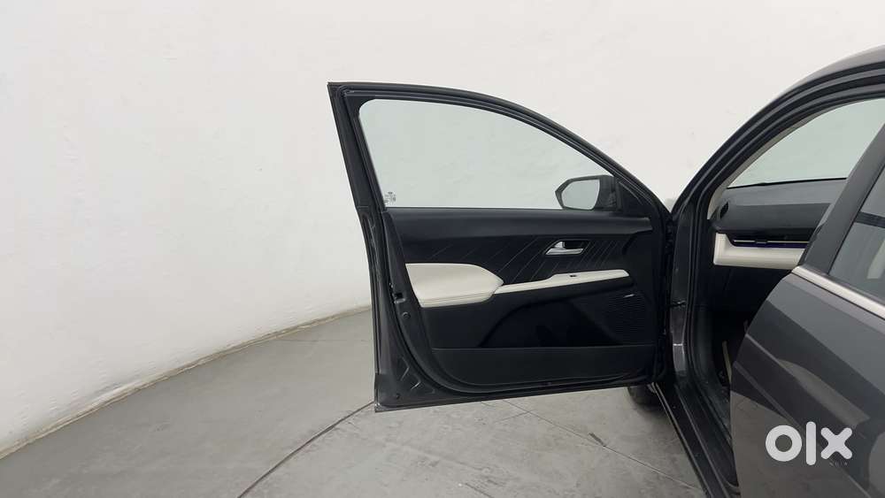 Hyundai Verna 1.5 Sx (o) Vtvt Ivt, 2025, Petrol