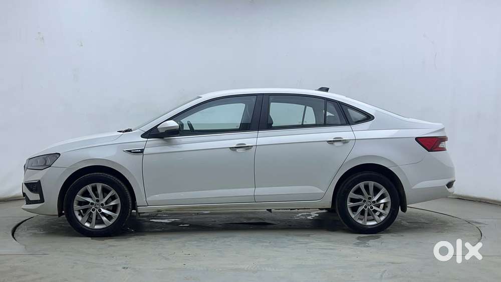 Skoda Slavia Ambition 1.0l Tsi At, 2022, Petrol