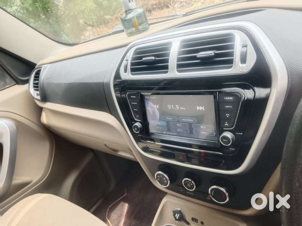 Mahindra Tuv 300 T10, 2018, Diesel