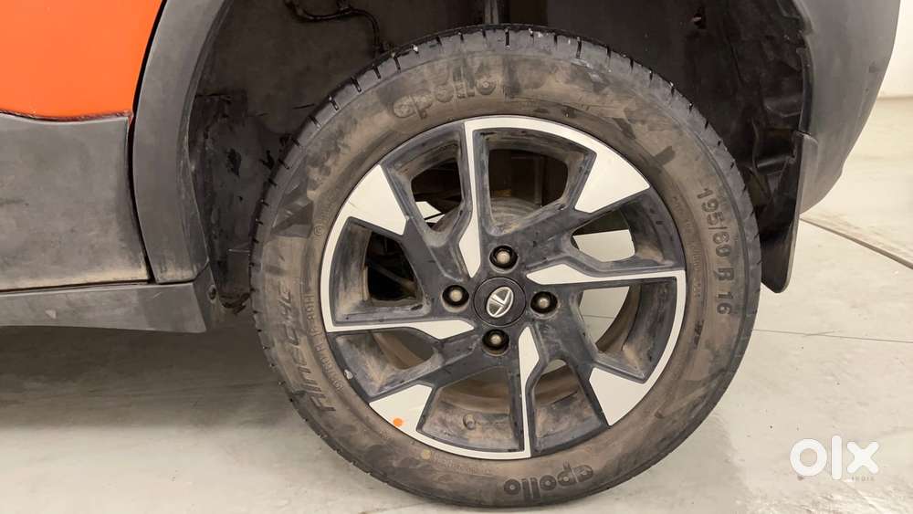 Tata Punch 1.2 Revotron Creative Amt Dual Tone, 2022, Petrol