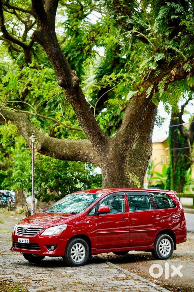 Toyota Innova 2012 - 8 Seater