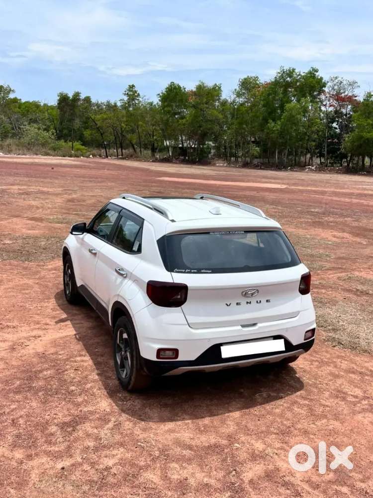 Venue 1.5 Sx Mt With Sunroof