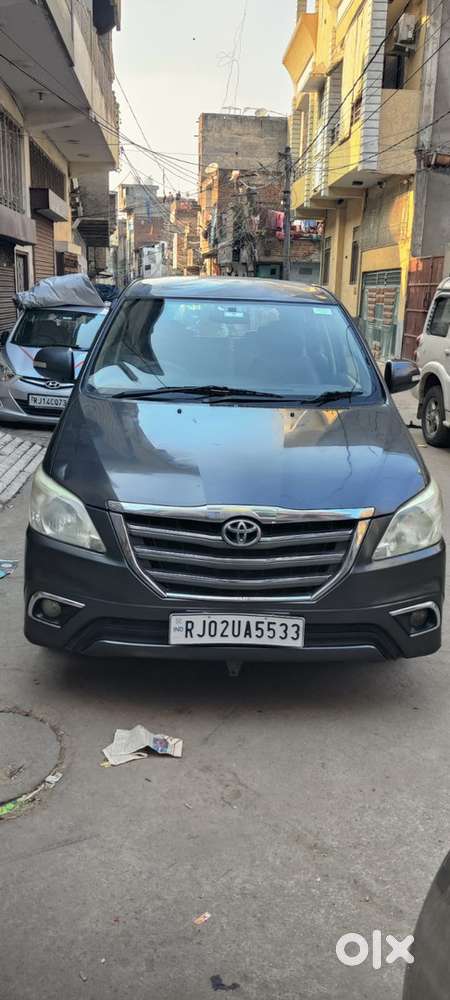Toyota Innova 2.5v Diesel 2015  8 Seater  Excellent Condition