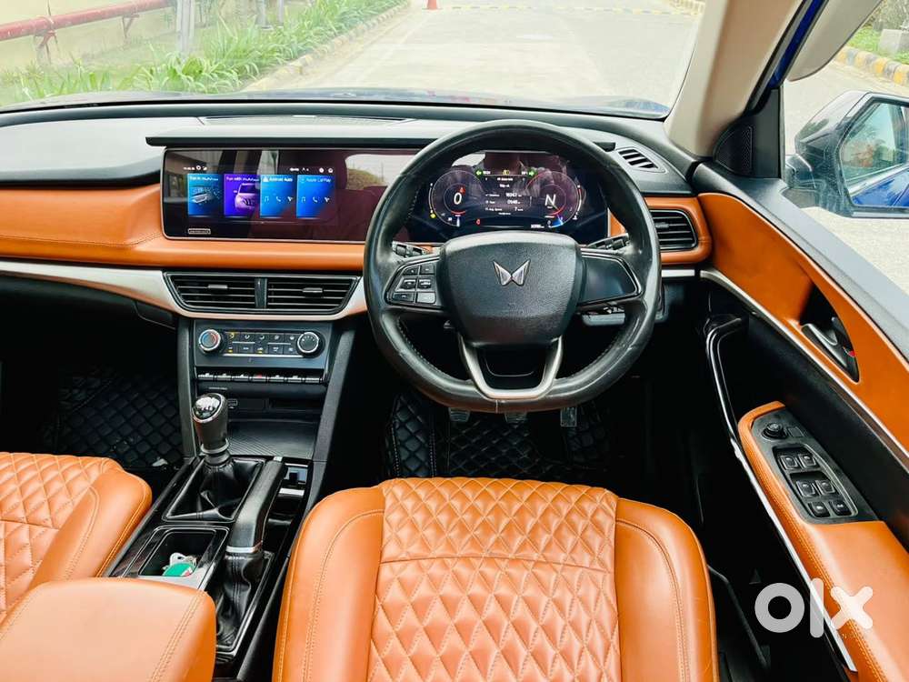 Mahindra Xuv700 2.0 Ax 5 Petrol Mt 7 Str, 2022, Petrol