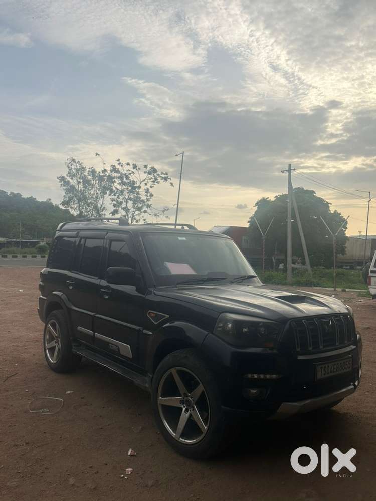 Mahindra Scorpio S10 2015