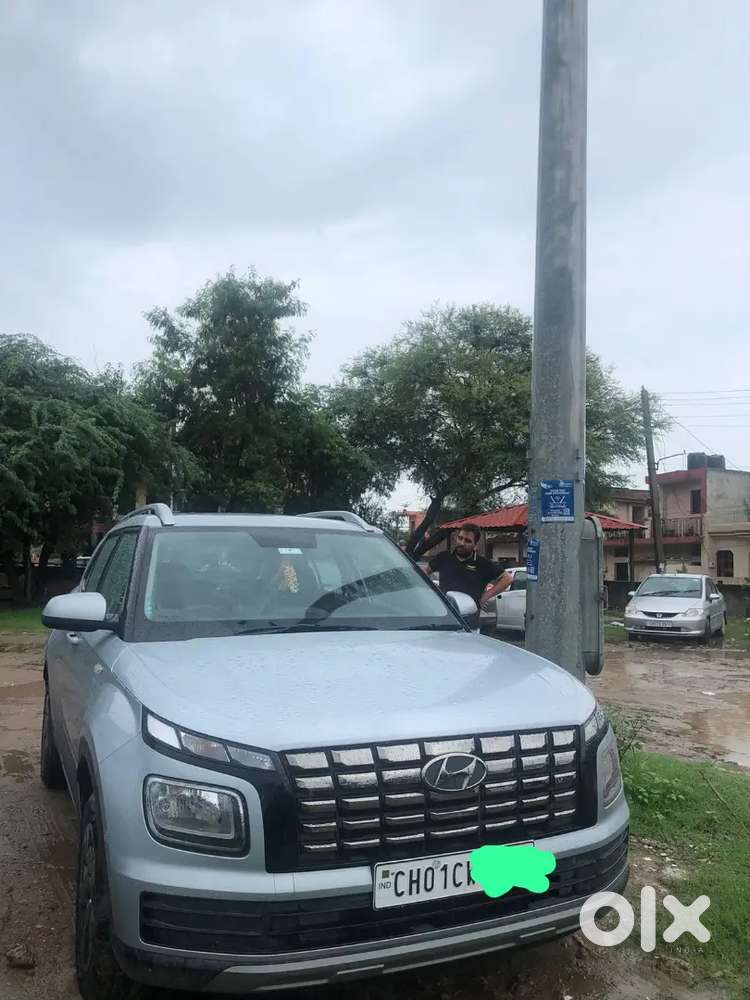 Hyundai Venue 2024 Petrol 30000 Km Driven
