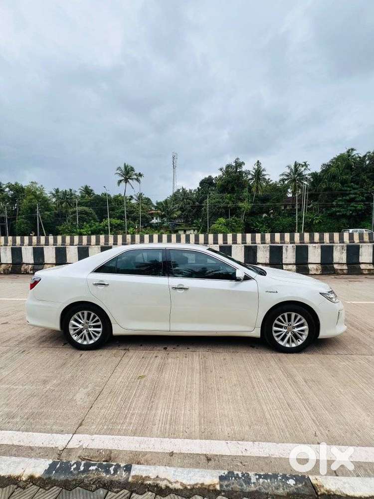Toyota Camry Hybrid 2.5, 2017, Cng & Hybrids