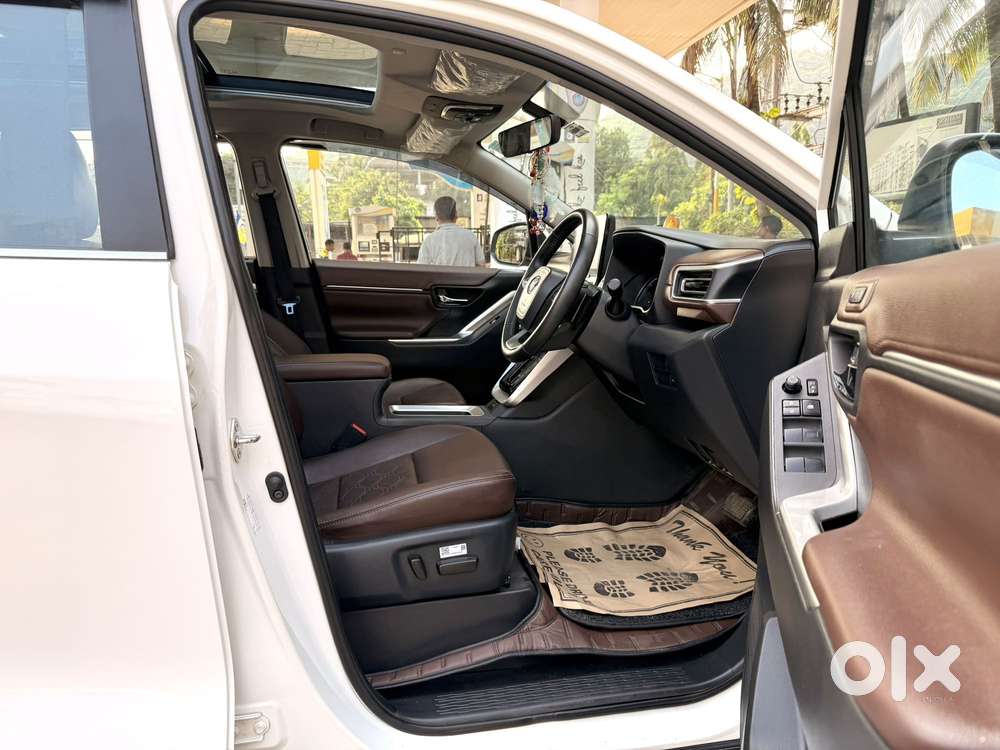 Toyota Innova Hycross 2.0 Zx Hybrid 7 Str, 2023, Petrol
