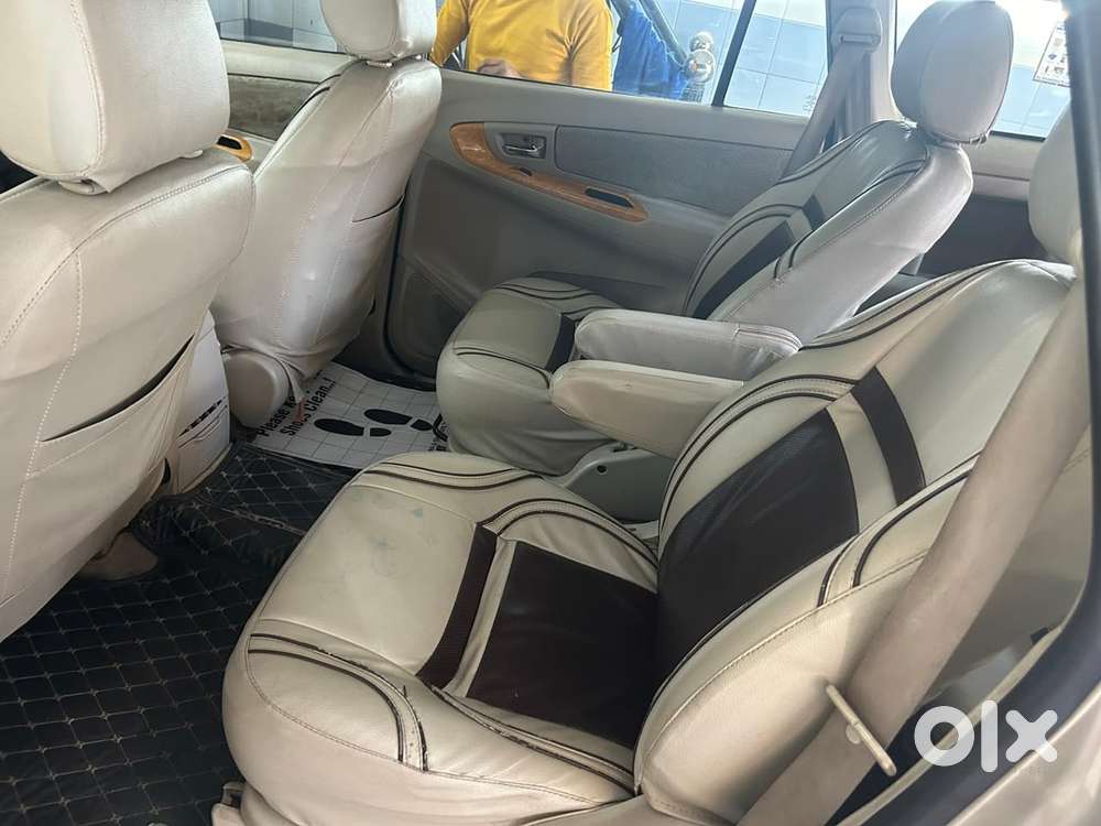Toyota Innova 2.5 7seater 2011