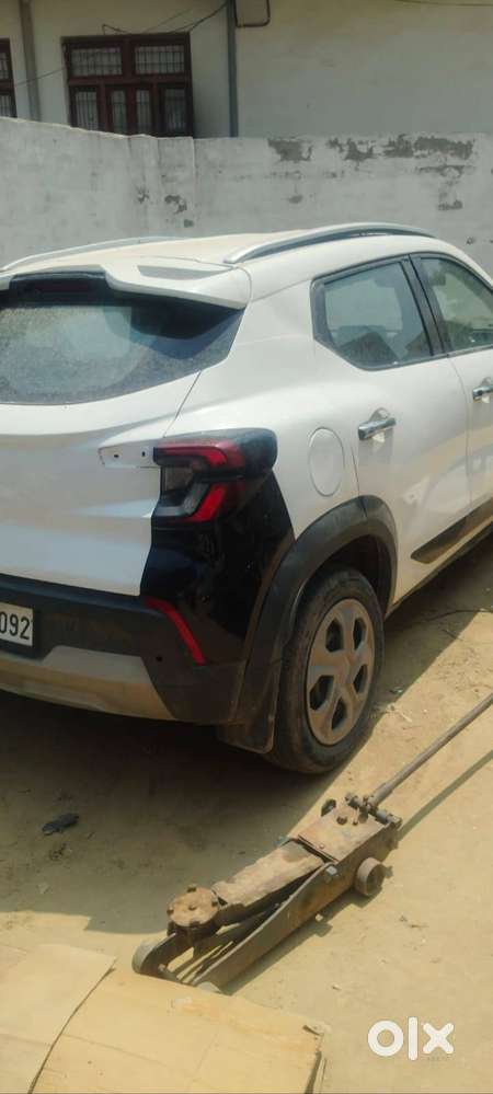 Kigar White Colour New Tyre