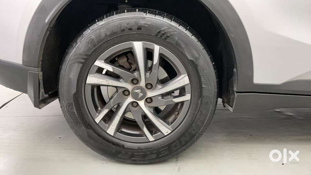 Mahindra Xuv700 2.2 Ax 5 Diesel At 7 Str, 2022, Diesel