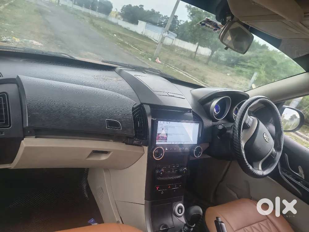 Mahindra Xuv500 W10 2016