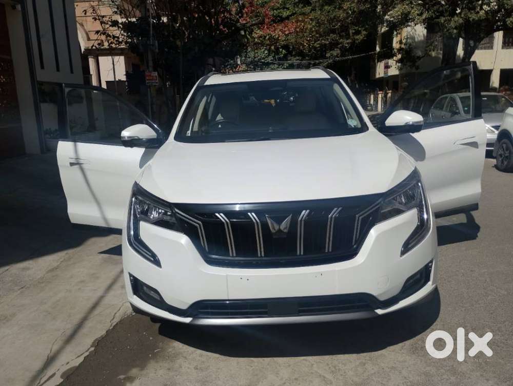 Mahindra Xuv700 2.0 Ax 7 Petrol Mt Str, 2023, Petrol