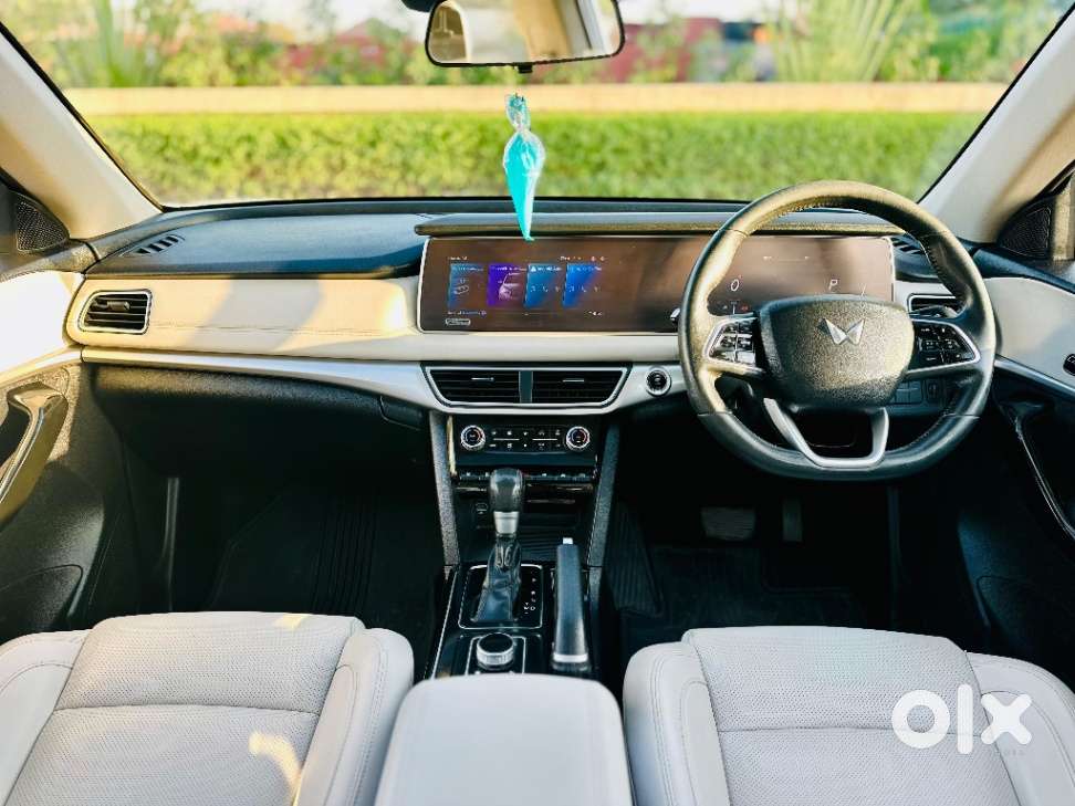 Mahindra Xuv700 2.2 Ax 7 Diesel At Str, 2023, Diesel