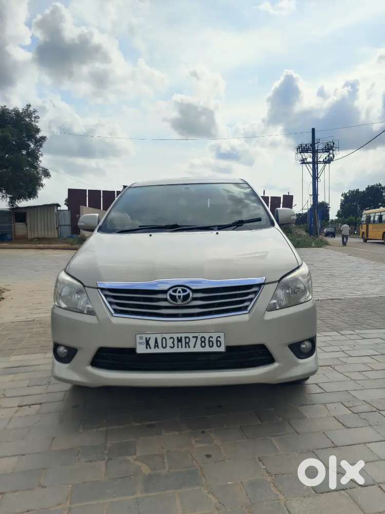 Toyota Innova 2013 Diesel V Version 8 Seater