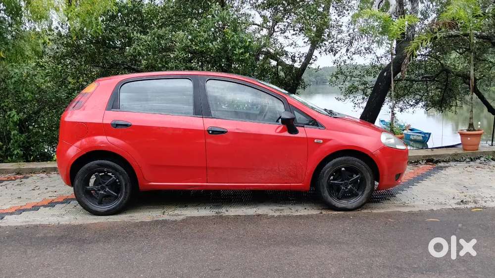 Fiat Punto 1.3 Multijet Diesel  Insurance Till June 2027  ₹1,14,999