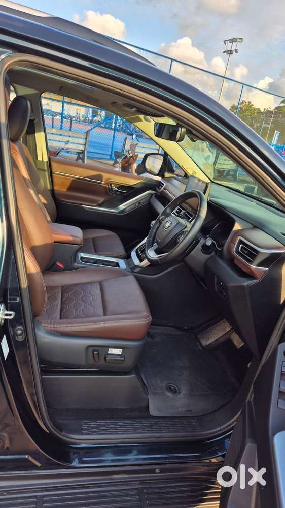 Toyota Innova Hycross 2.0 Zx (o) Hybrid 7 Str, 2023, Petrol