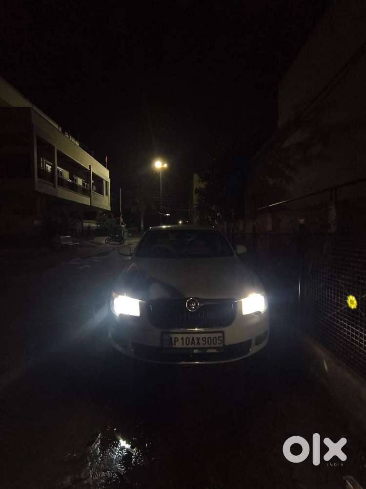 Skoda Superb 2011 Petrol