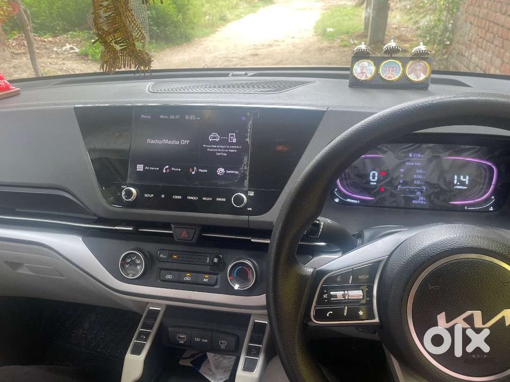 Kia Carens 2023 Petrol Well Maintained