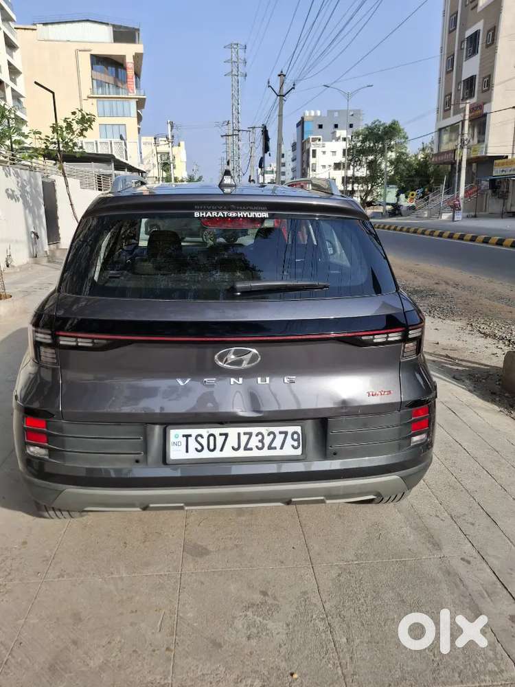 Hyundai Venue 2023 Petrol 19700 Km Driven