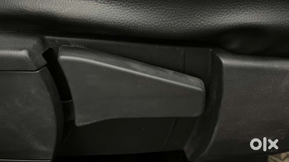 Renault Triber Rxt Easy-r Amt, 2025, Petrol