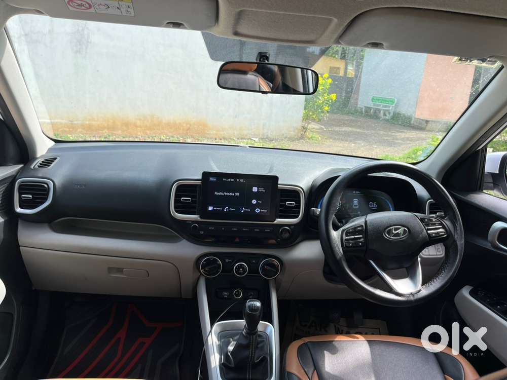 Hyundai Venue Petrol Manual 2024